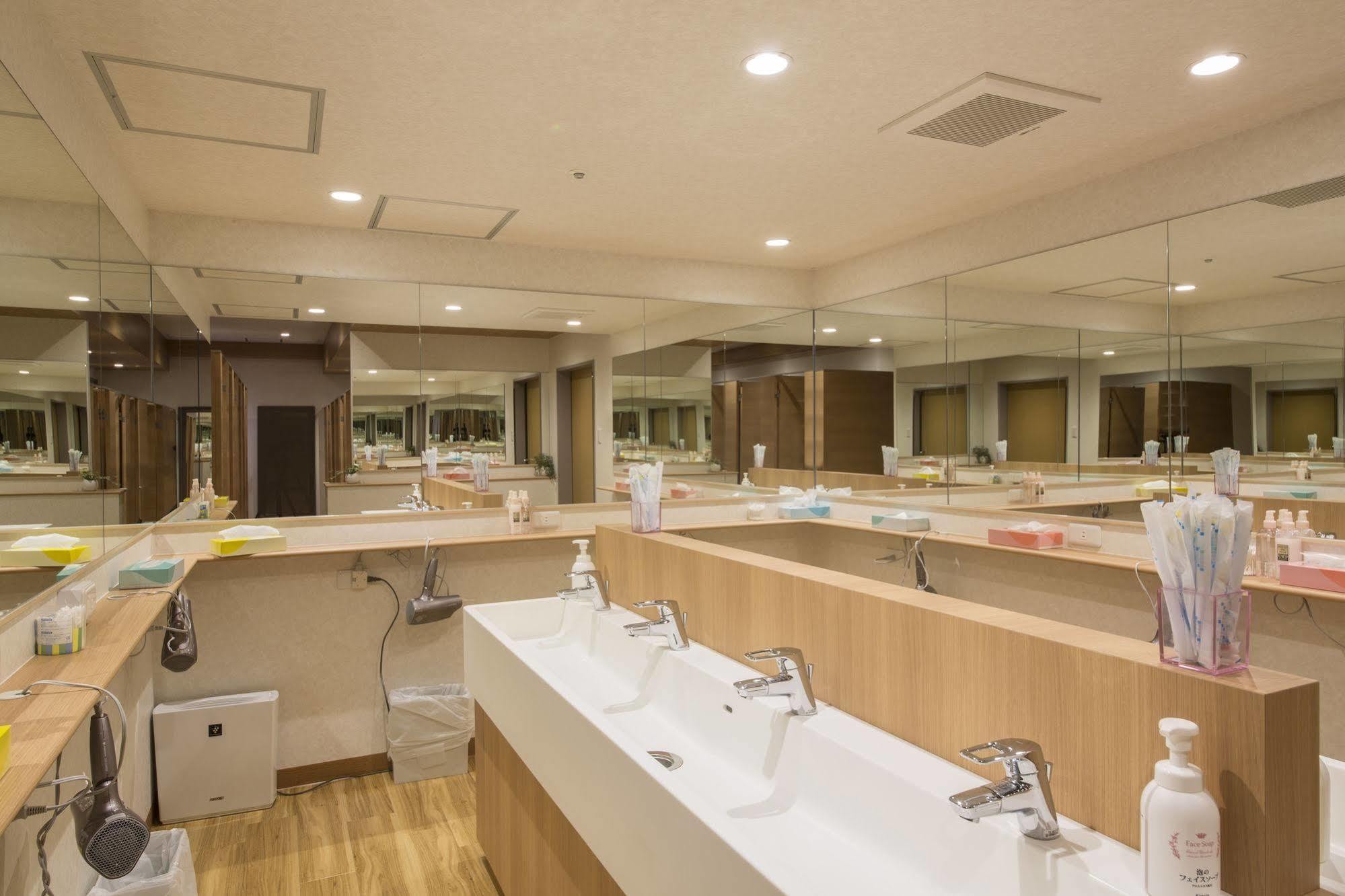 Shinjuku Kuyakusho-Mae Capsule Hotel Tokyo Ngoại thất bức ảnh