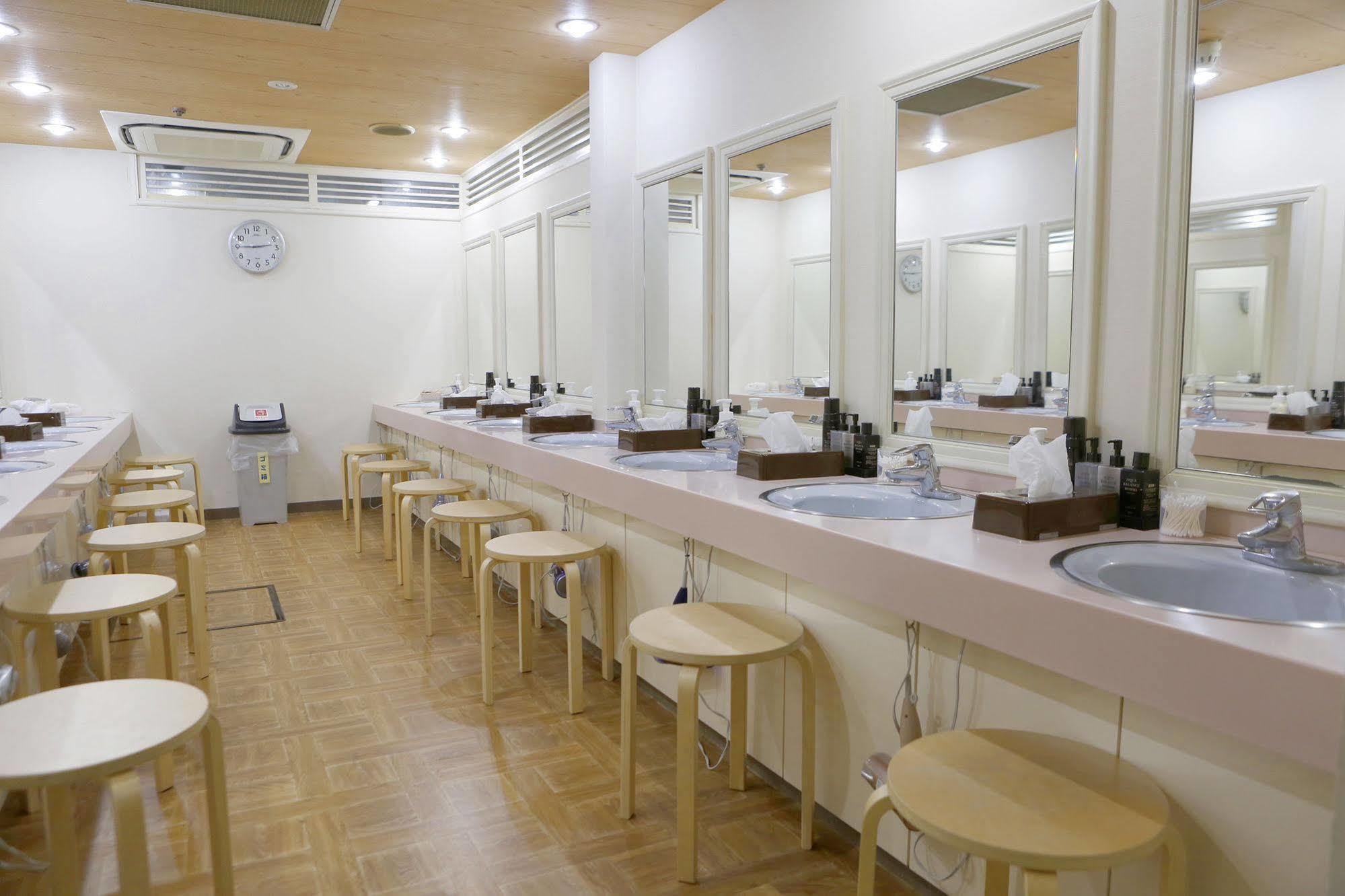 Shinjuku Kuyakusho-Mae Capsule Hotel Tokyo Ngoại thất bức ảnh